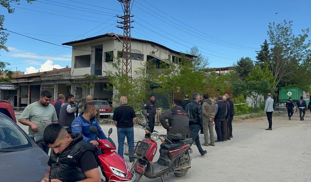 Malatya Sanayi Sitesi'nde Facianın Eşiği! Hurdacılar Balyozla Dalınca İş Yeri Çöktü