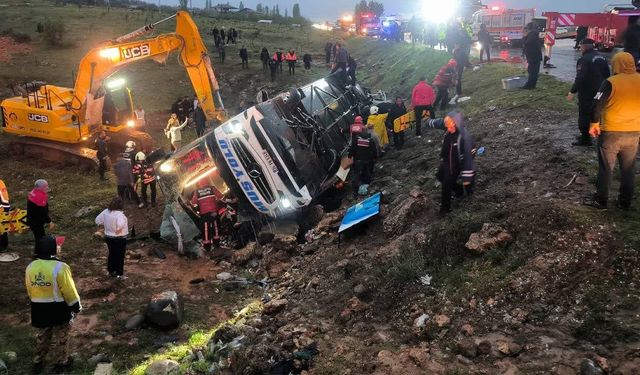 Otobüs Kazasında 4 Kişi Hayatını Kaybetti, 40 Kişi Yaralandı!