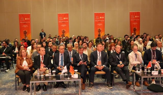 Malatya’da Bilim ve Dayanışma Buluştu: Uluslararası Peri-implantitis 2026 Sempozyumu Yoğun Katılımla Gerçekleşti