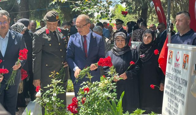 Malatya Şehitliğinde Duygu Dolu Arife!