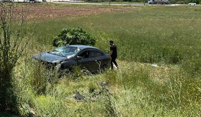 Kovancılar’da Trafik Kazası: Otomobil Tarlaya Uçtu, 3 Yaralı!