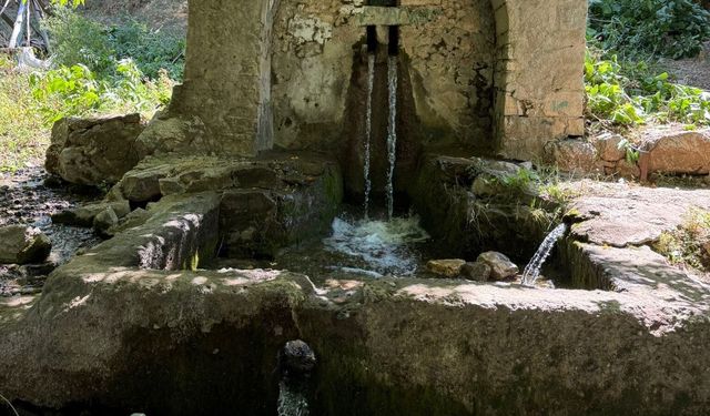 Asırlık Tarihi Çeşme Harabeye Döndü