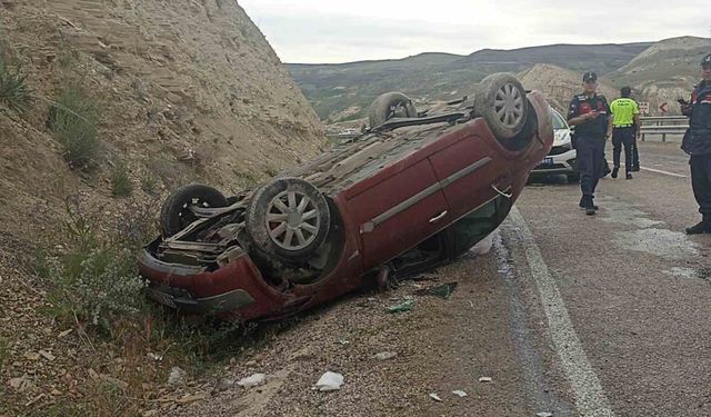 Malatya’dan yola çıkan otomobil Sivas’ta takla attı: 2 kişi ağır yaralı