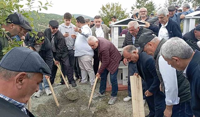 Rıza Çalımbay'ın annesi son yolculuğuna uğurlandı