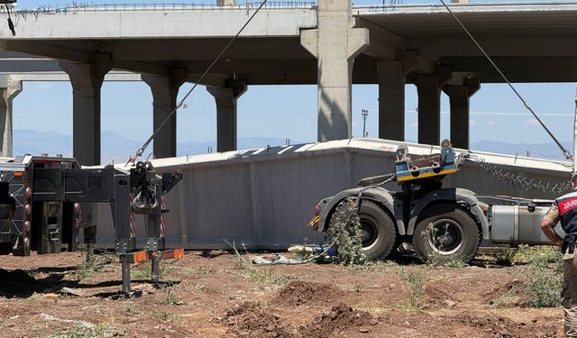 15 Tonluk Beton Üstüne Düştü: 1 İşçi Öldü, 1 İşçi Ağır Yaralı