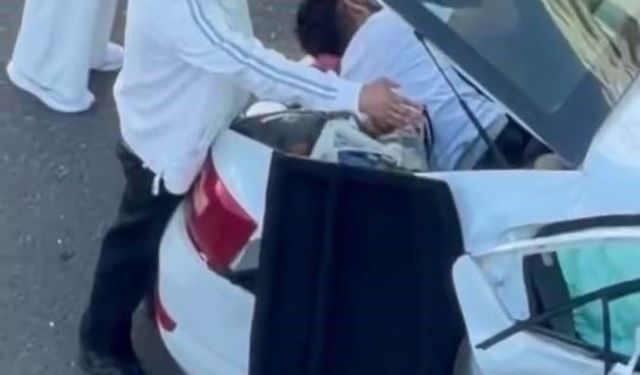 Diyarbakır’da Feci Kaza: İki Otomobil Çarpıştı, Araçta Sıkışan Yaralılar Kurtarıldı