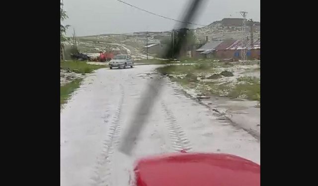 Sivas’ta Aniden Bastıran Yağış Sele Dönüştü: Köy Yolları ve Tarlalar Göle Döndü!