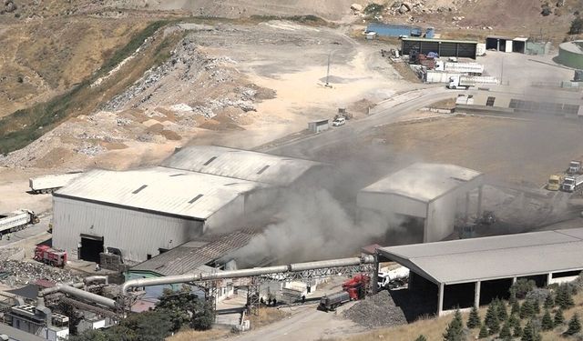 Malatya'da Katı Atık Bertaraf Tesisi'nde Korkutan Yangın!