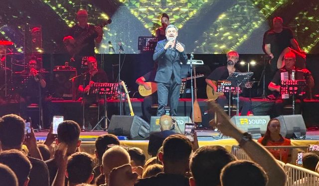 Ender Balkır Malatya’yı Türkülerle Coşturdu! Kayısı Festivali’nde Unutulmaz Gece