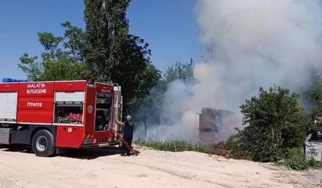 Malatya'da Alev Paniği! Bahçede Başlayan Yangın Büyümeden Kontrol Altına Alındı