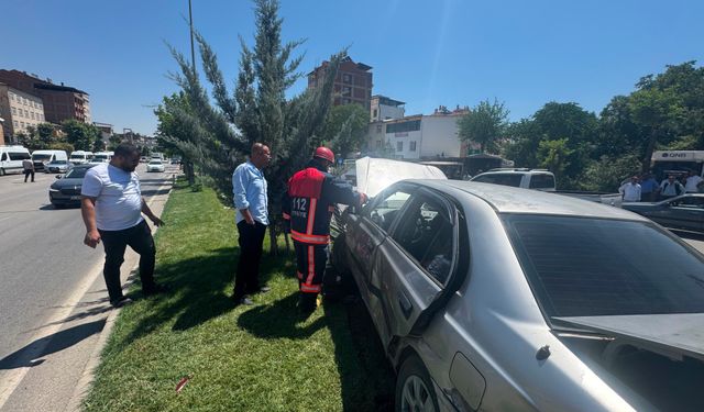 Beton Mikseri İle Otomobil Çarpıştı! Kazada 3 Kişi Yaralandı