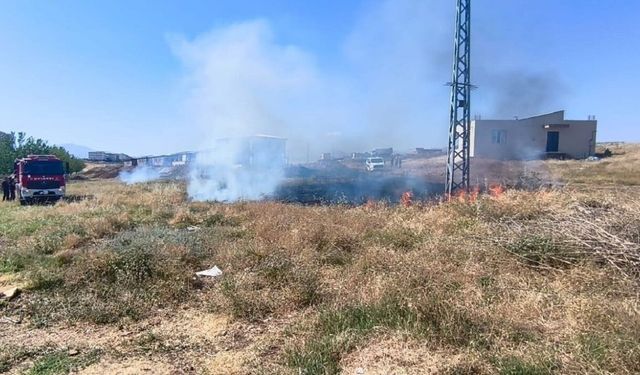 Hafriyat Kamyonunun Kopardığı Elektrik Telleri Yangına Neden Oldu