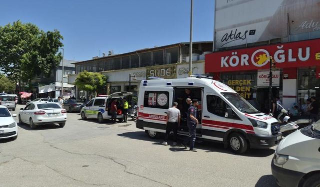 Adıyaman'da Panelvan İle Motosiklet Çarpıştı: Anne Ve 2 Çocuğu Yaralandı