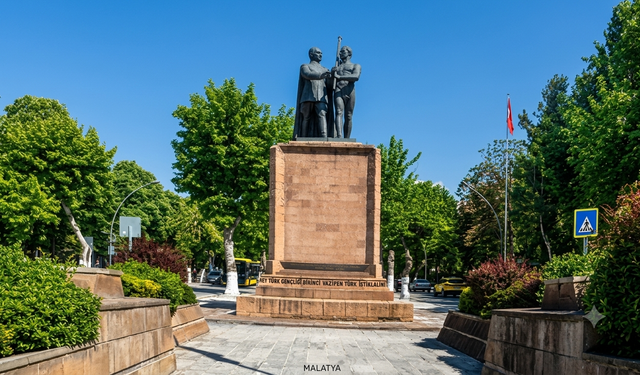Malatya’da Gündem Olan Heykel Neden Yapıldı? İşte Hikâyesi
