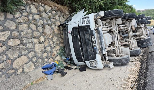 Adıyaman’da Beton Mikseri Devrildi: Sürücü Ağır Yaralandı