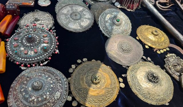 Malatya'da Gören Dönüp Bir Daha Baktı! Yüz Yıllık Fesler Büyük İlgi Gördü