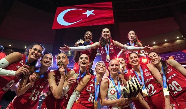 Malatyalı İsim Tarihi Zaferin Mimarı Oldu! Filenin Sultanları Bir Kez Daha Dünyanın Zirvesinde
