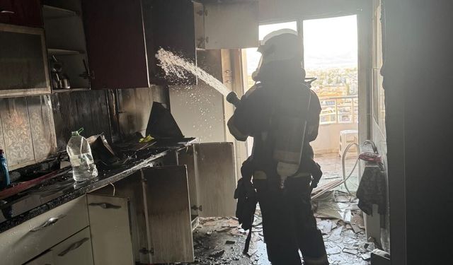 7 Katlı Binada Korkutan Yangın! İtfaiye Ekipleri Seferber Oldu