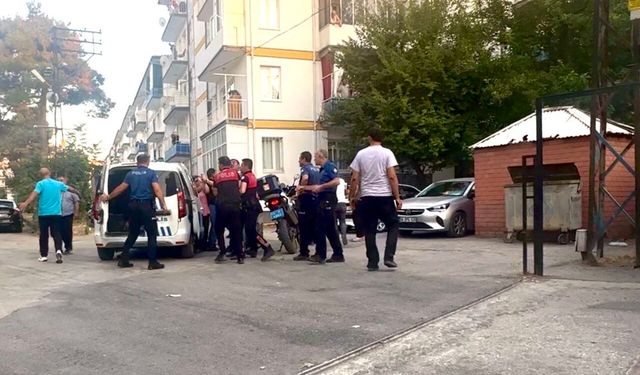 Malatya’da Akraba Kavgası Ortalığı Karıştırdı! Polis Havaya Ateş Açıp Biber Gazı Kullandı