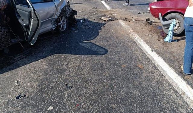 Kayseri’de Feci Kaza! İki Otomobil Çarpıştı!