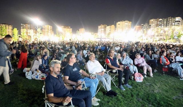 Talas'ta Yaz Akşamlarına Açık Hava Sineması Damga Vurdu