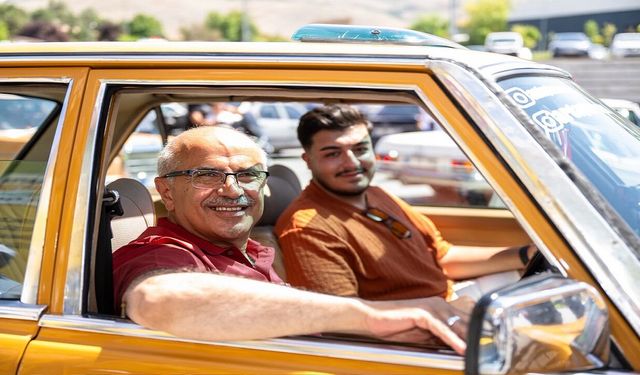 Kayısı Festivali'nde Gören Dönüp Bir Daha Baktı! 85 Klasik Mercedes Malatya'da Buluştu