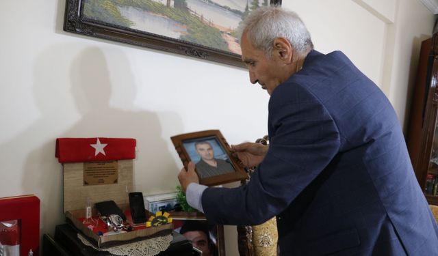 Şehit Oğlu İçin Evini 14 Bin Kitaplık Kütüphaneye Dönüştürdü