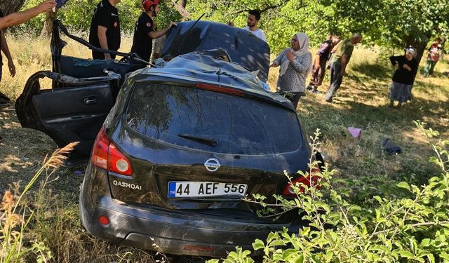 Malatya'da Direksiyon Hakimiyetini Kaybeden Sürücü Şarampole Uçtu