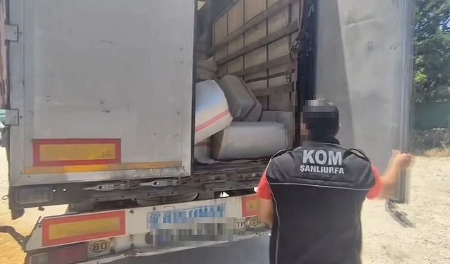Saman Balyası Sandılar, İçinden 75 Bin Paket Kaçak Sigara Çıktı!