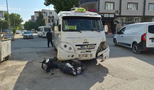 Adıyaman’da Minibüs İle Motosiklet Çarpıştı: Sürücü Yaralandı