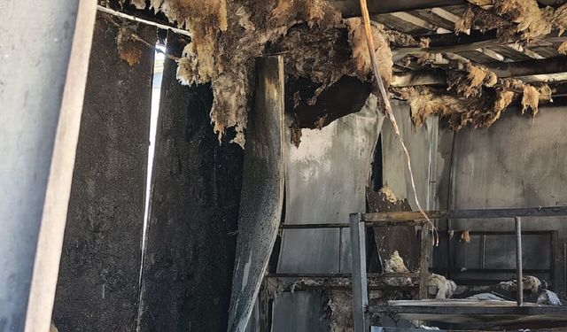 Malatya'da Şantiyede Korkutan Yangın! İşçilerin Yatakhanesi Küle Döndü
