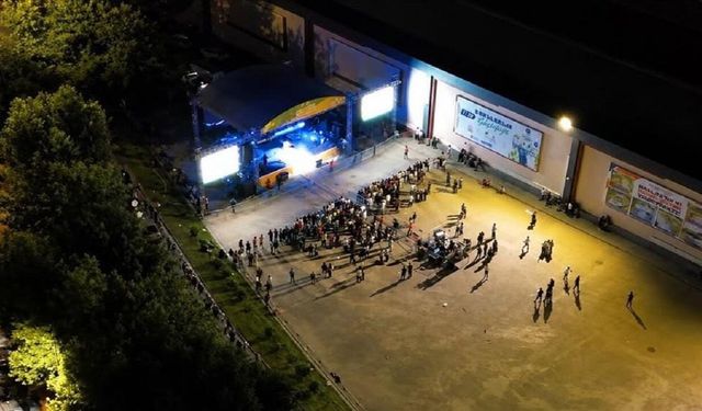 Malatya Kayısı Festivali'nde Dikkat Çeken Görüntüler! Elif Buse Doğan Konseri Sosyal Medyanın Gündeminde