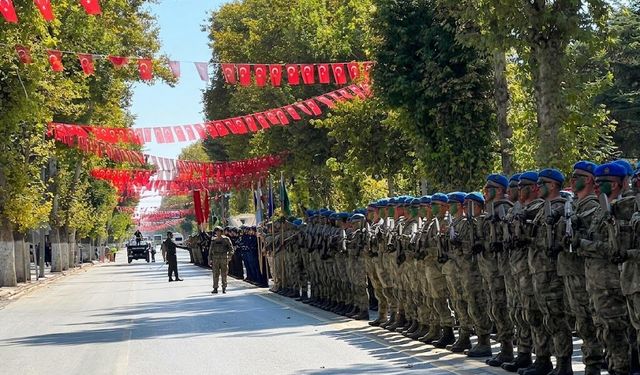 Malatya’da Zafer Bayramı Coşkusu Şimdiden Başladı! İnönü Caddesi’nde Görkemli Prova