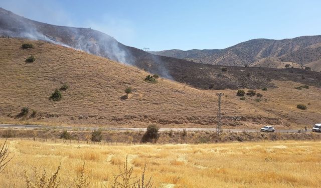 Elazığ’da Çıkan Yangın Kısa Sürede Büyüdü!