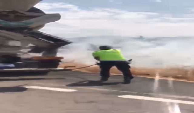 Elazığ’da Arazi Yangınına Polis Ve Beton Mikseriyle Müdahale