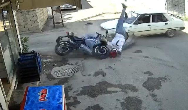 Motosiklet Sürücüsü Metrelerce Havaya Fırladı! O Anlar Kameraya Yansıdı