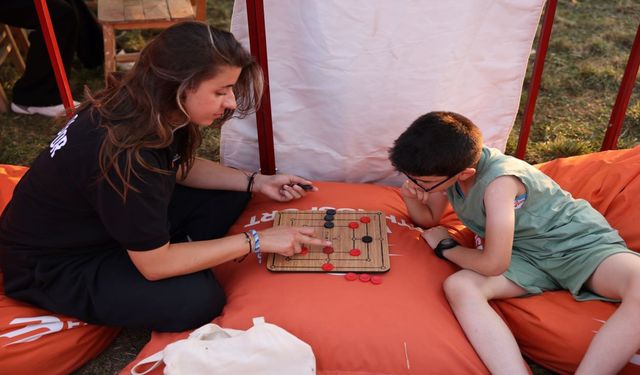 Malatya'da Çocuklar Geleneksel Oyunlarla Buluştu! Festivalde Renkli Görüntüler