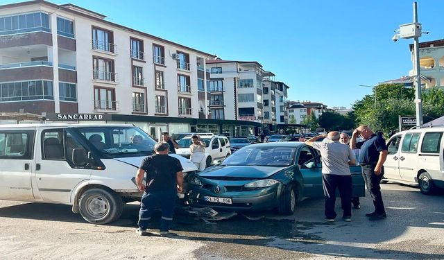 Kazadan Kaçarken Motosikletin Çarptığı Kadın Yaralandı