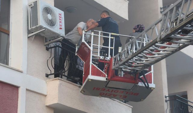 Elazığ’da Yangın Paniği! Binada Mahsur Kalan 16 Kişi Böyle Kurtarıldı