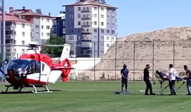 Darende’de kalp krizi geçiren 45 yaşındaki hasta hava ambulansıyla Malatya’ya yetiştirildi