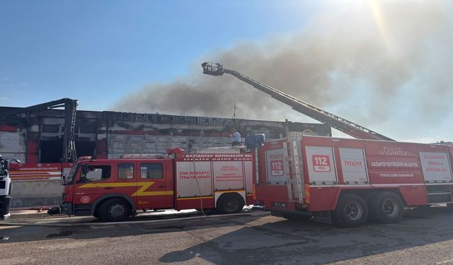 Gaziantep’te Fabrikada Alev Alarmı! 47 Araç ve 75 Personel Müdahale Etti