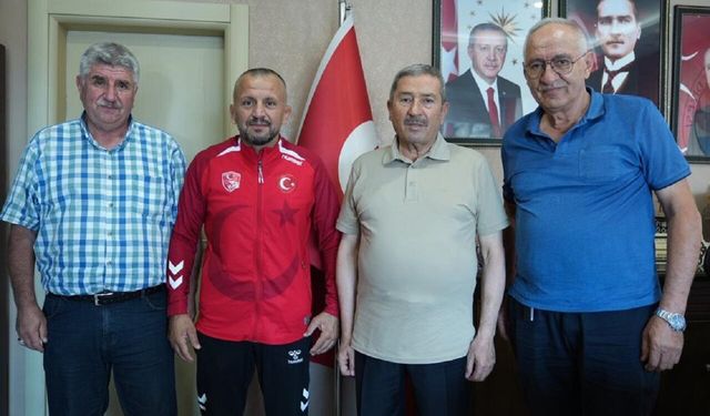 Darende’nin dünya şampiyonu Semih Özdemir’e Başkan Bozkurt’tan destek