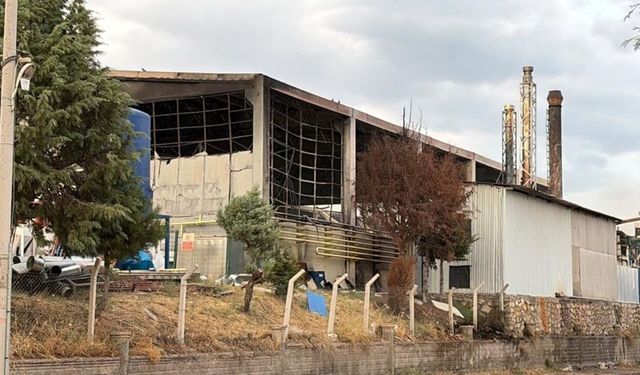 Elazığ’da Fabrikada Çıkan Yangın 3,5 Saatte Söndürüldü!