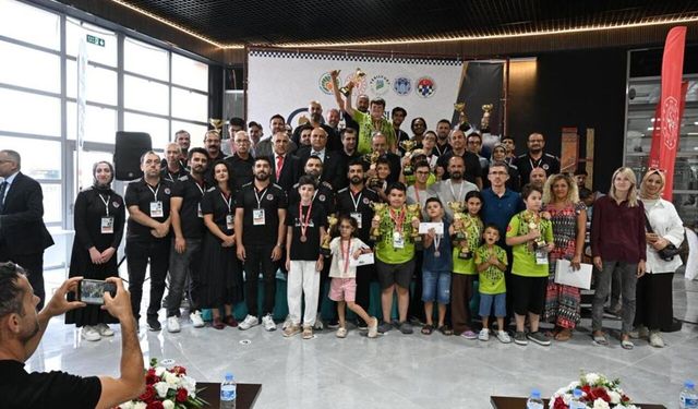 Satrançta Büyük Final! Altın Kayısı Turnuvası Şampiyonlarını Ödüllendirdi