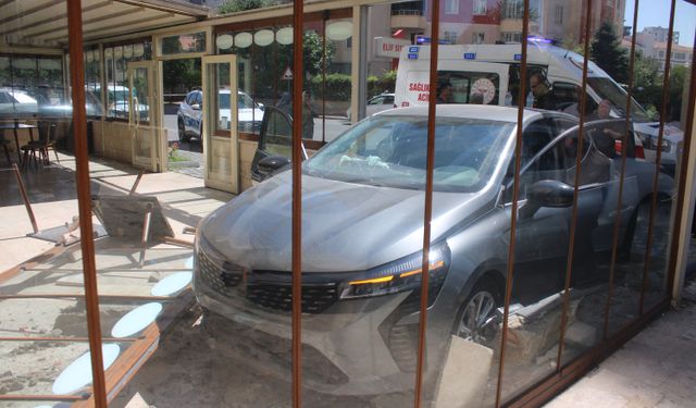 Kayseri’de Kazanın Şiddetiyle Otomobil Fırına Savruldu