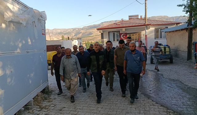 Darende'deki Yangın Kontrol Altına Alındı: 2 Ahır Küle Döndü, 3 Kişi Dumandan Etkilendi