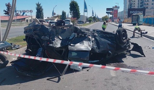 Malatya’da Çarpışan Araçlardan Biri Ters Döndü: 3 Yaralı