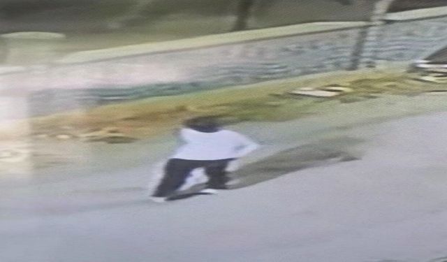 Tanınmamak İçin Başına Poşet Geçirdi, Bisikleti Çalıp Uzaklaştı!