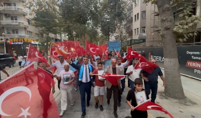 İYİ Parti Malatya’da bayraklarla yürüdü: “İhanetin zaman aşımı yoktur”