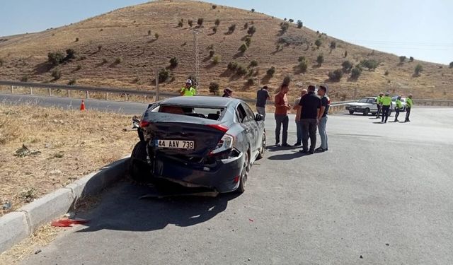 Malatya'da İki Otomobil Çarpıştı: 8 Kişi Hastanelik Oldu